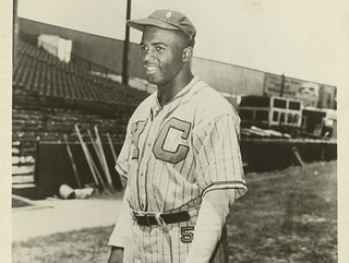 Robinson playing for the Kansas City Monarchs (Library of Congress)